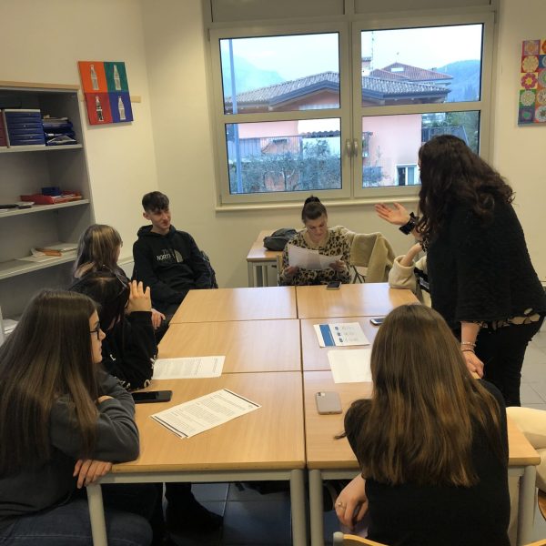 ScuolaVerso-scuole-superiori-programma-didattico-fondo-beneficenza-intesa-sanpaolo ScuolaVerso-scuole-superiori-programma-didattico-fondo-beneficenza-intesa-sanpaolo