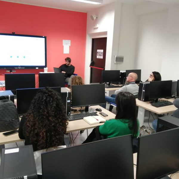 ScuolaVerso-scuole-superiori-programma-didattico-fondo-beneficenza-intesa-sanpaolo ScuolaVerso-scuole-superiori-programma-didattico-fondo-beneficenza-intesa-sanpaolo