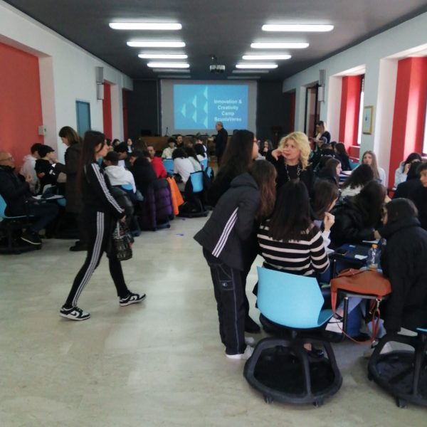 ScuolaVerso-scuole-superiori-programma-didattico ScuolaVerso-scuole-superiori-programma-didattico-fondo-beneficenza-intesa-sanpaolo